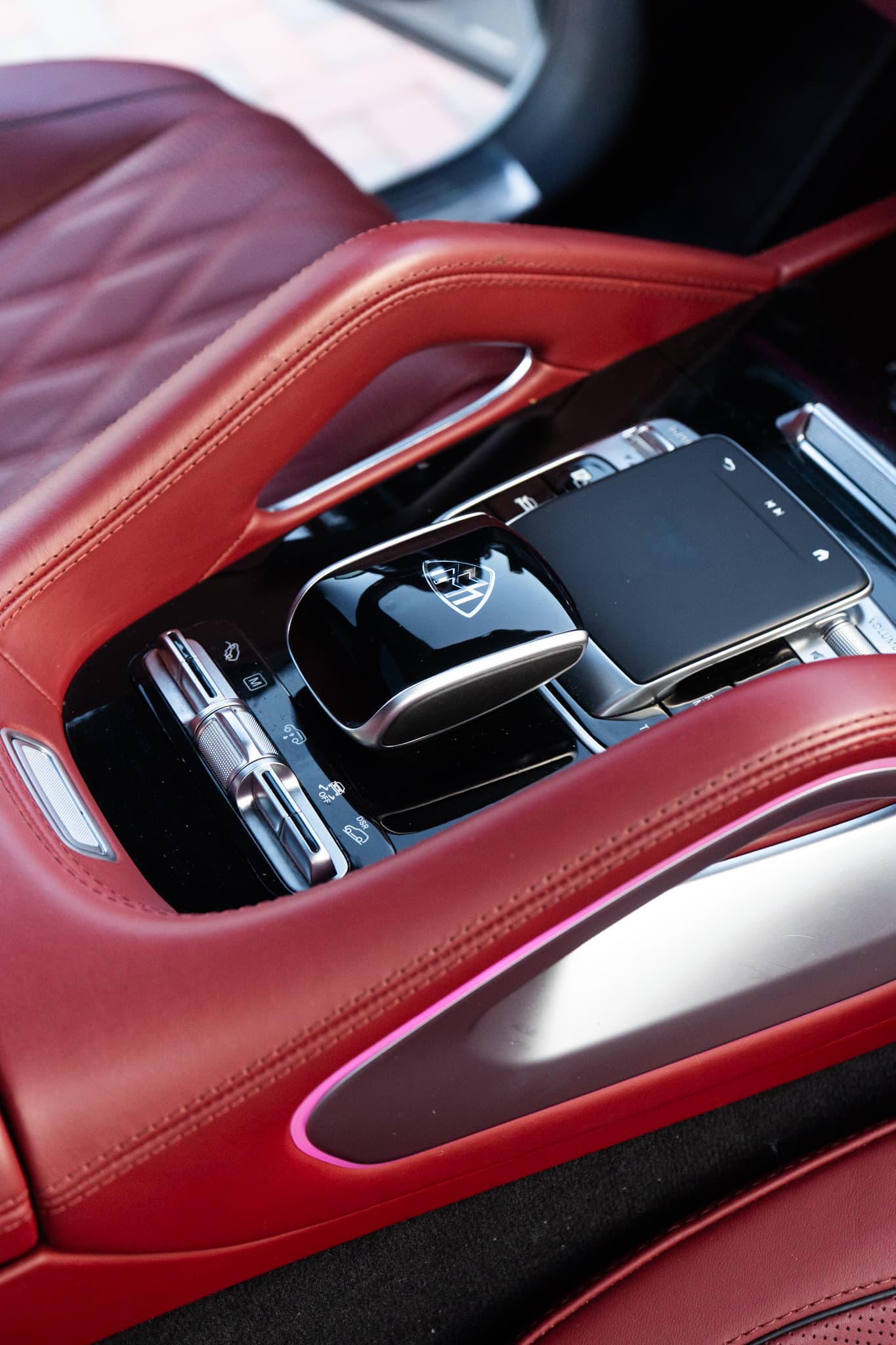 Mercedes-Benz Maybach GLS 600 — photo 17