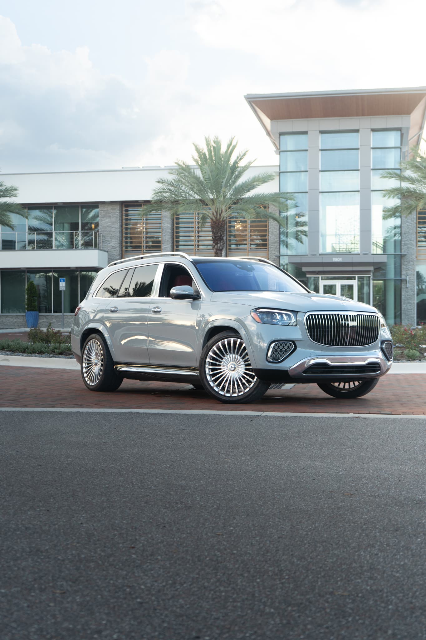 Mercedes-Benz Maybach GLS 600 — photo 23