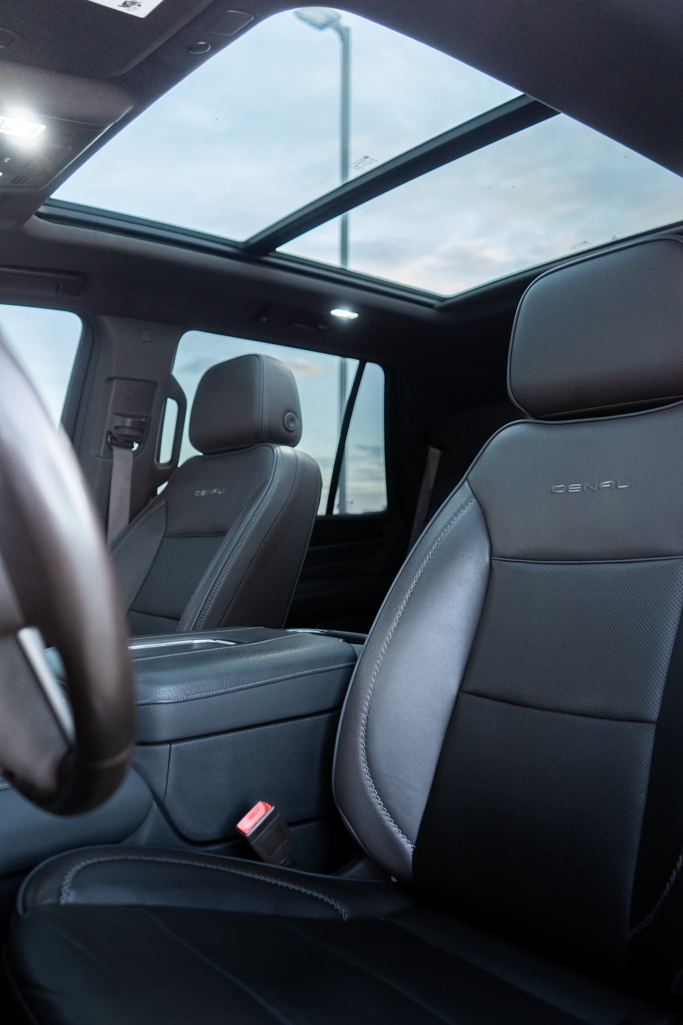 GMC Yukon Denali — photo 15
