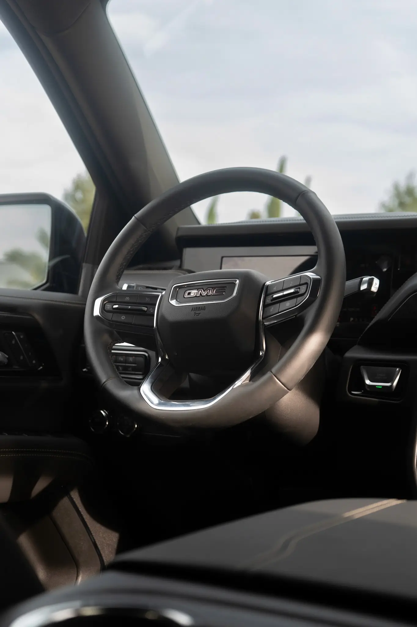 GMC Yukon Denali XL — photo 7