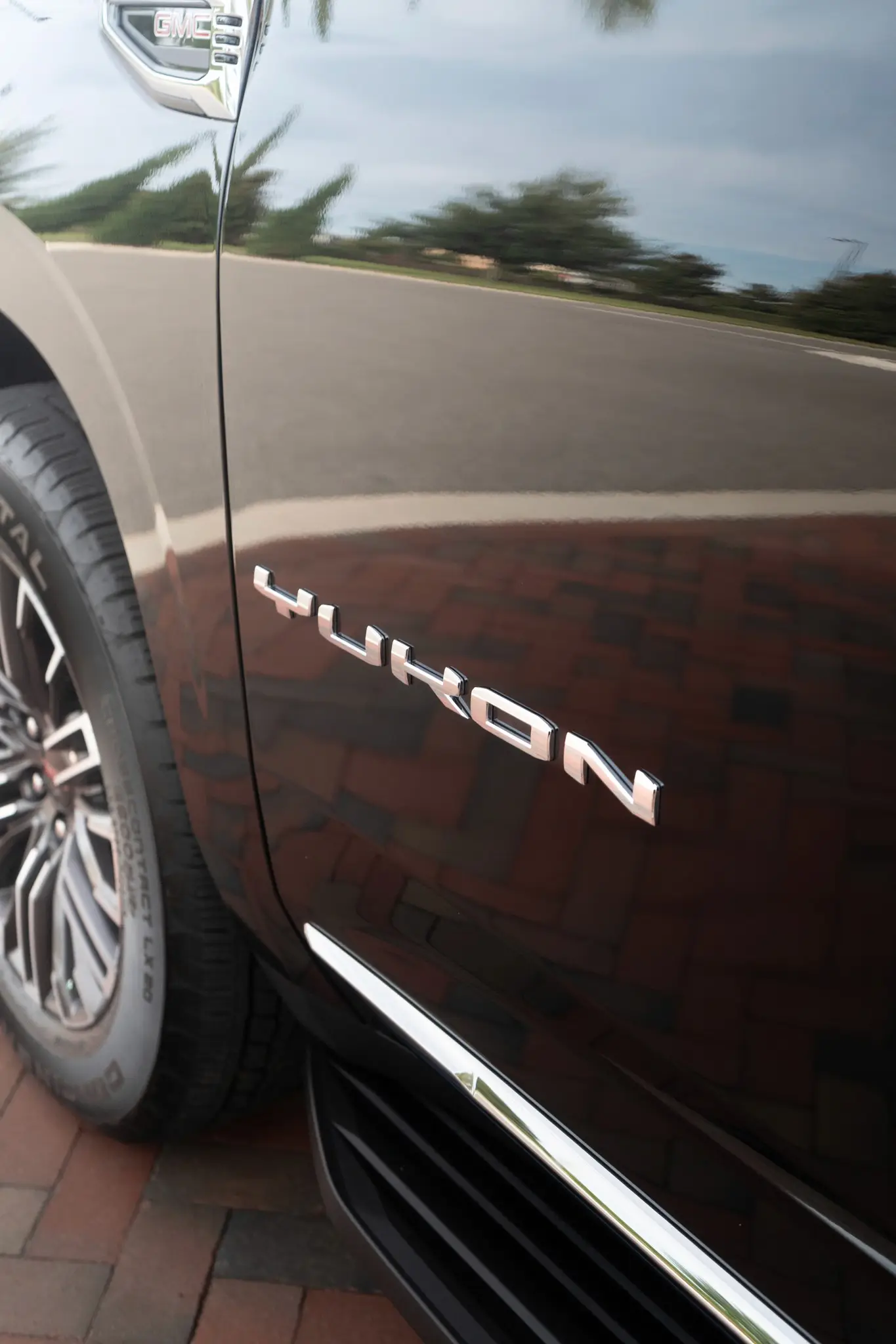 GMC Yukon Denali XL — photo 10