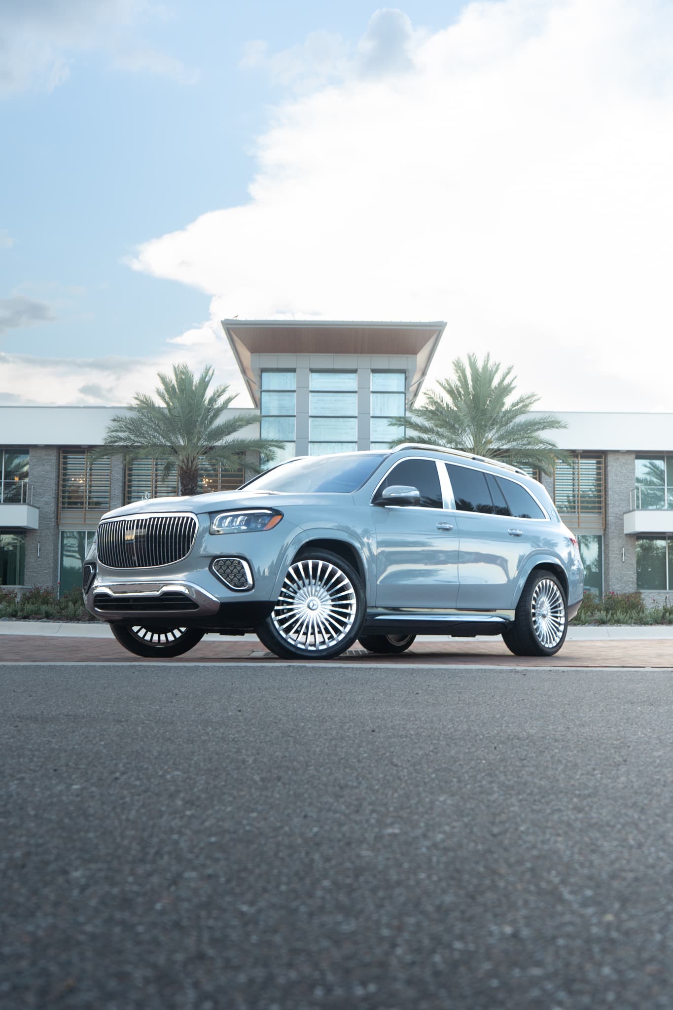 Mercedes-Benz Maybach GLS 600 — photo 6