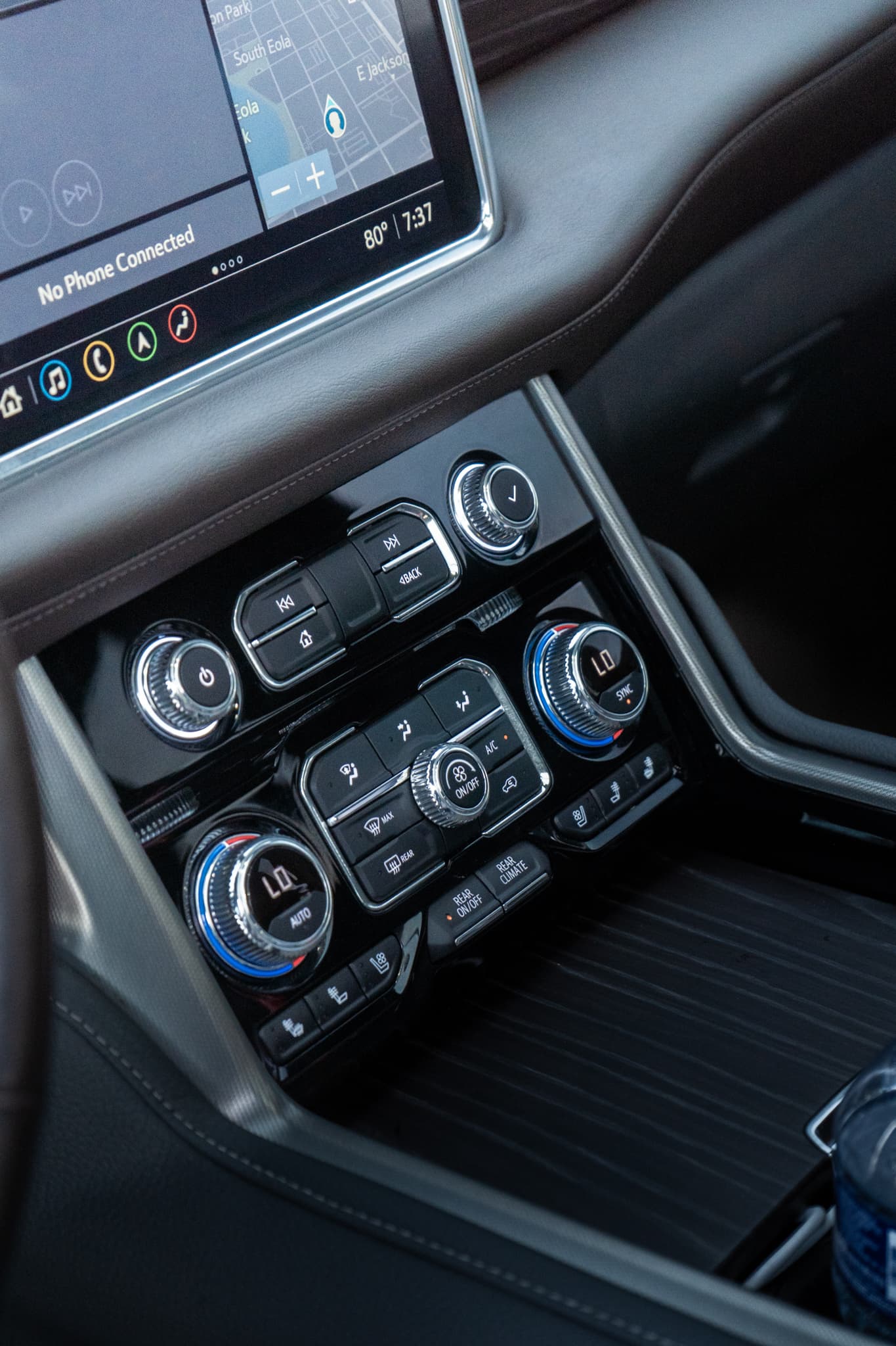 GMC Yukon Denali — photo 16