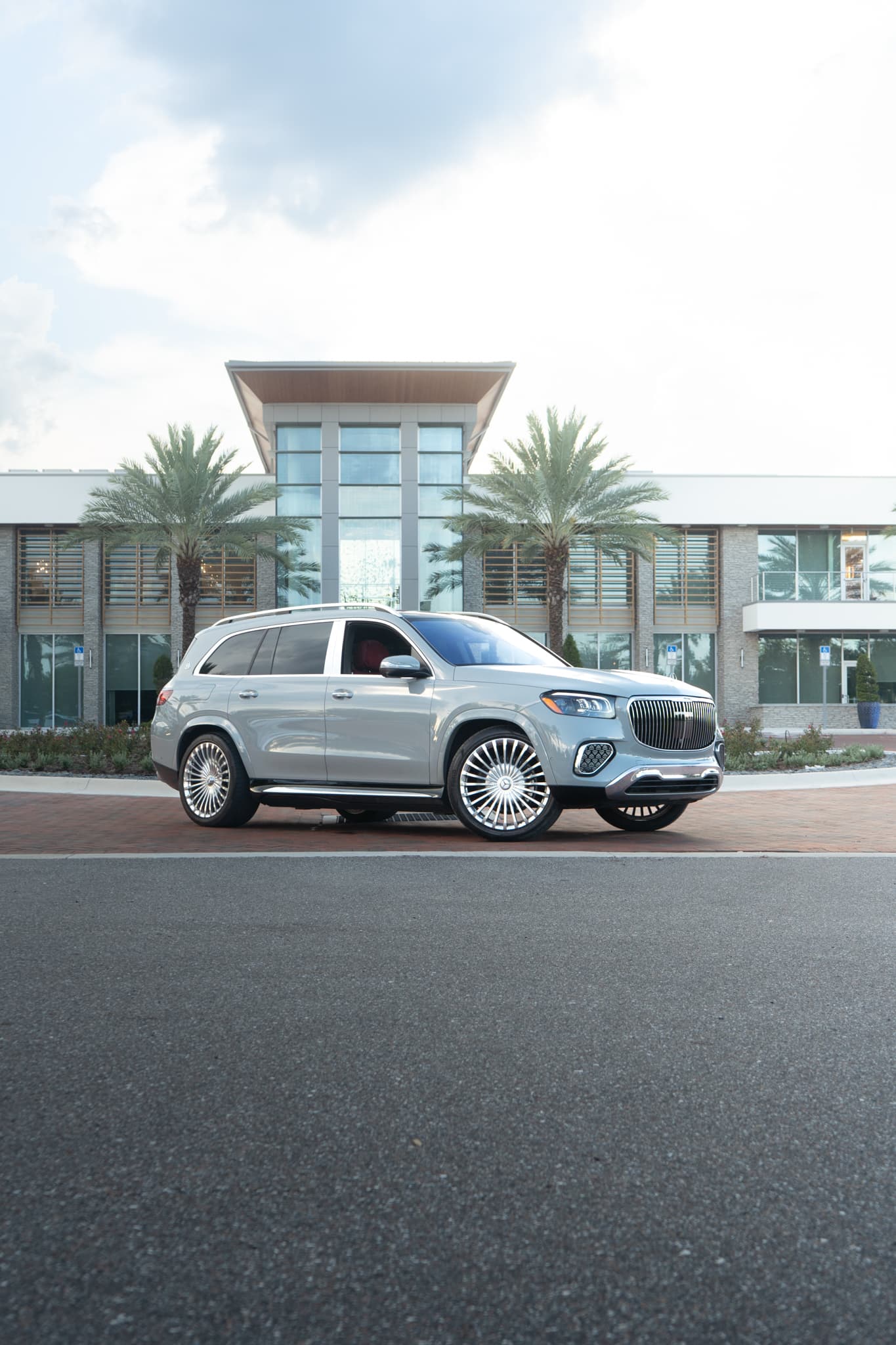Mercedes-Benz Maybach GLS 600 — photo 22