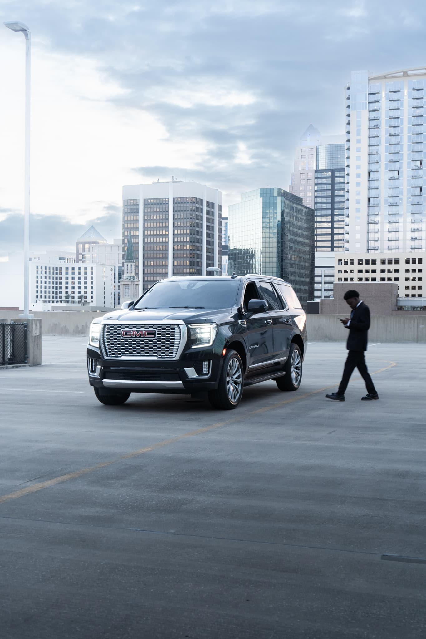 GMC Yukon Denali — photo 21