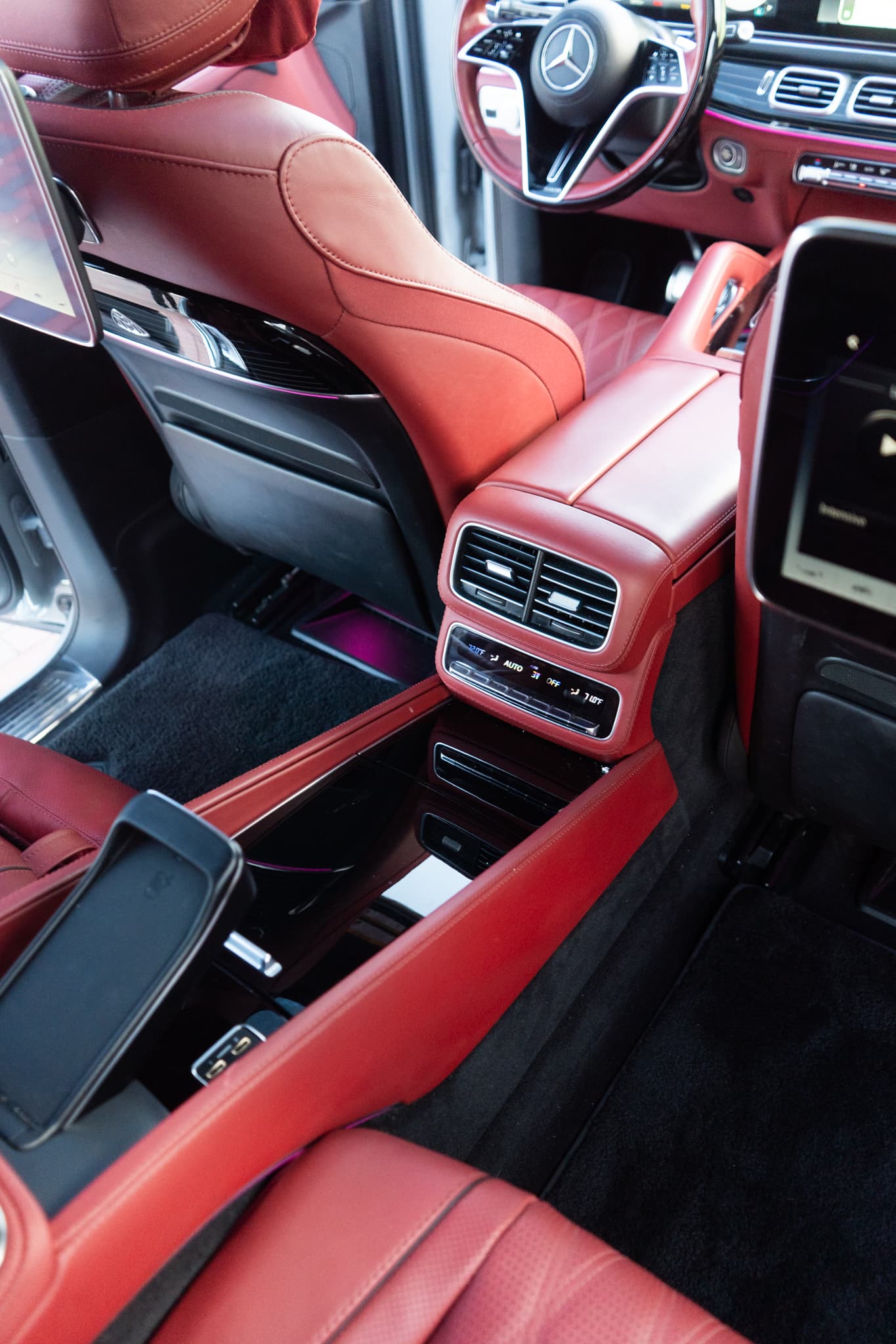 Mercedes-Benz Maybach GLS 600 — photo 12
