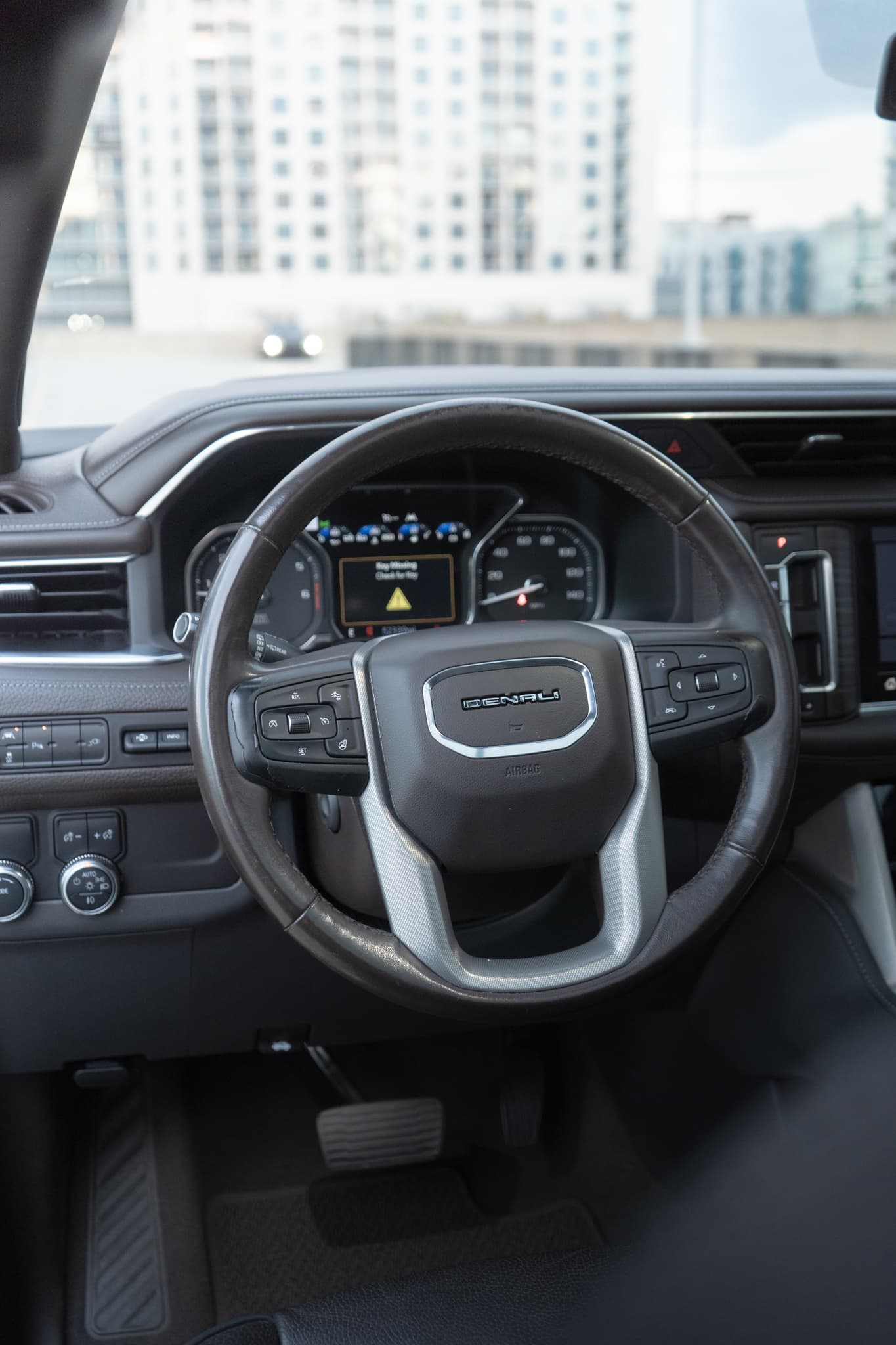 GMC Yukon Denali — photo 14