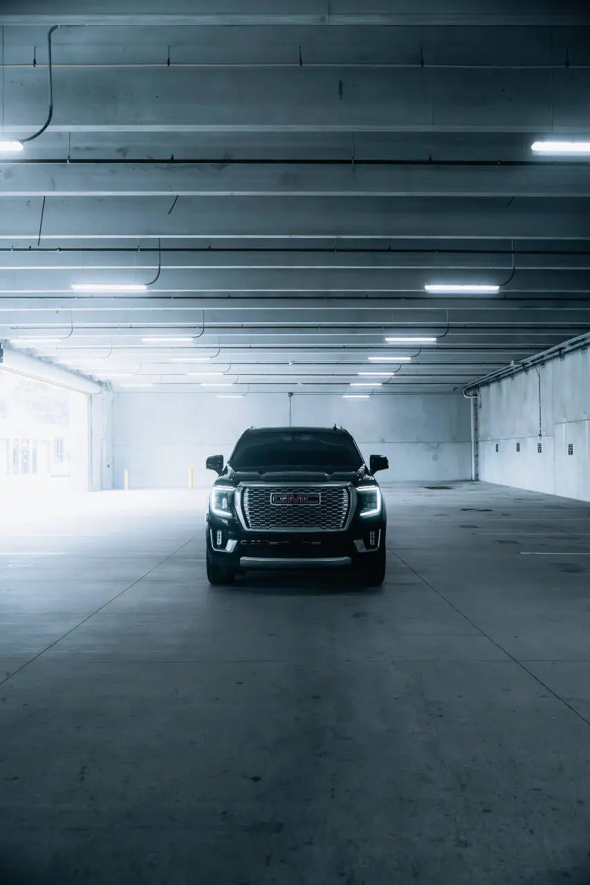 GMC Yukon Denali — photo 2