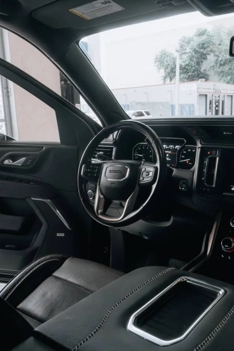 GMC Yukon Denali — photo 3