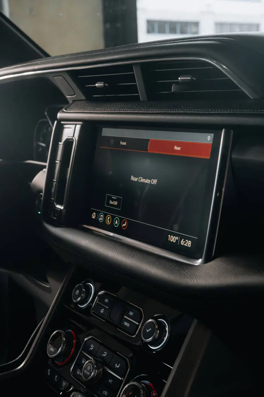 GMC Yukon Denali — photo 5