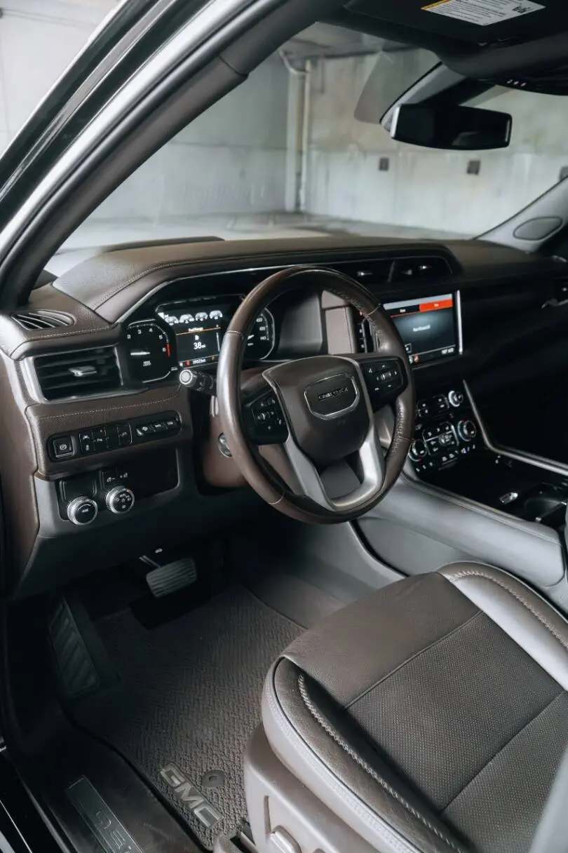 GMC Yukon Denali — photo 8