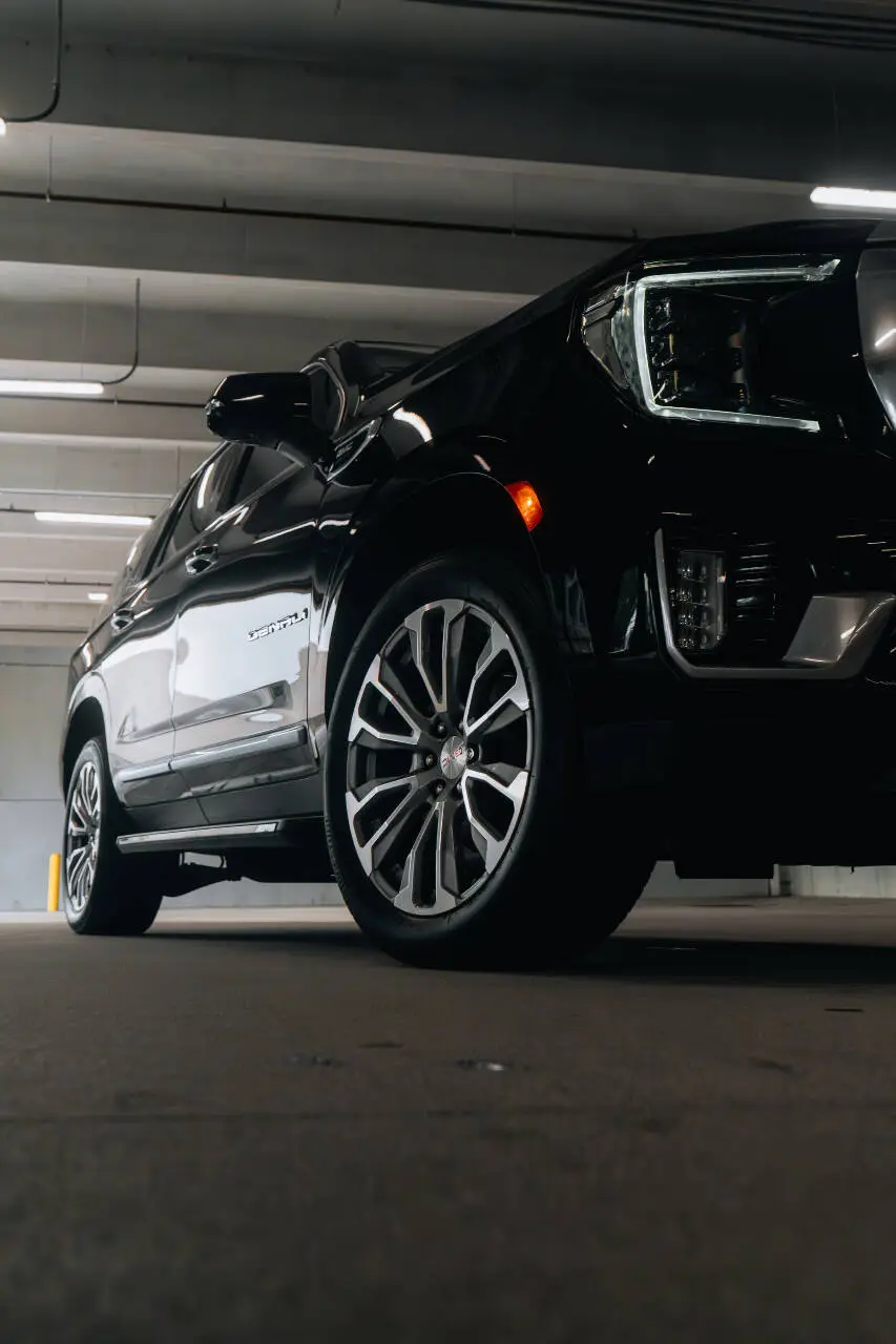 GMC Yukon Denali — photo 9